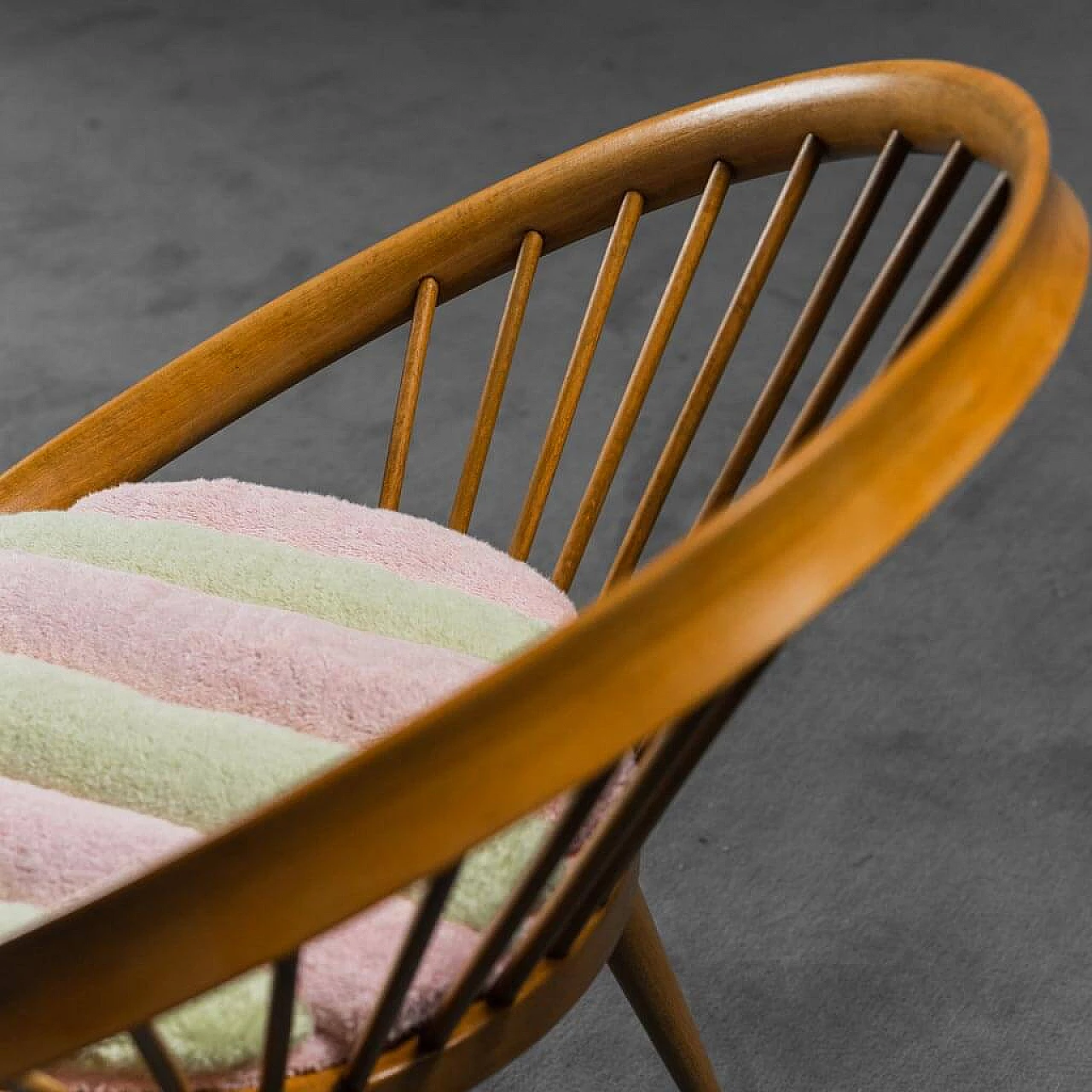 Poltrona circolare in legno con cuscino in spugna, anni '60 8