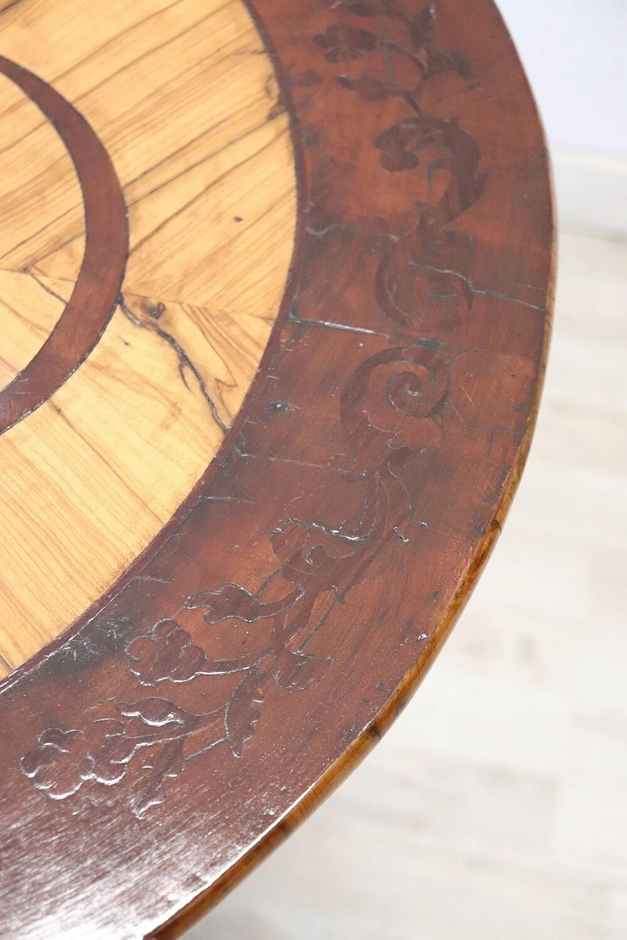 Finely inlaid walnut coffee table, 19th century 3