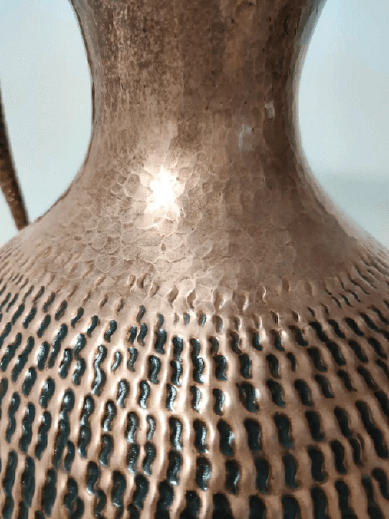 Brocca in rame sbalzato di Egidio Casagrande, anni '50 3