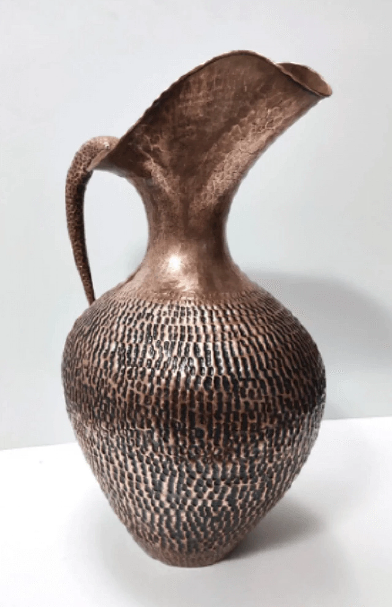 Brocca in rame sbalzato di Egidio Casagrande, anni '50 4