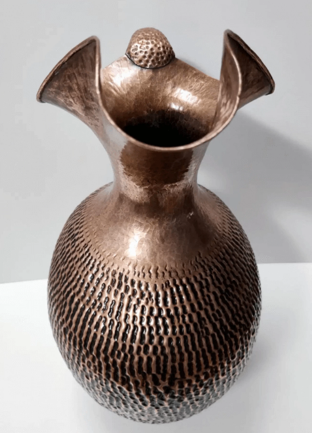 Brocca in rame sbalzato di Egidio Casagrande, anni '50 5