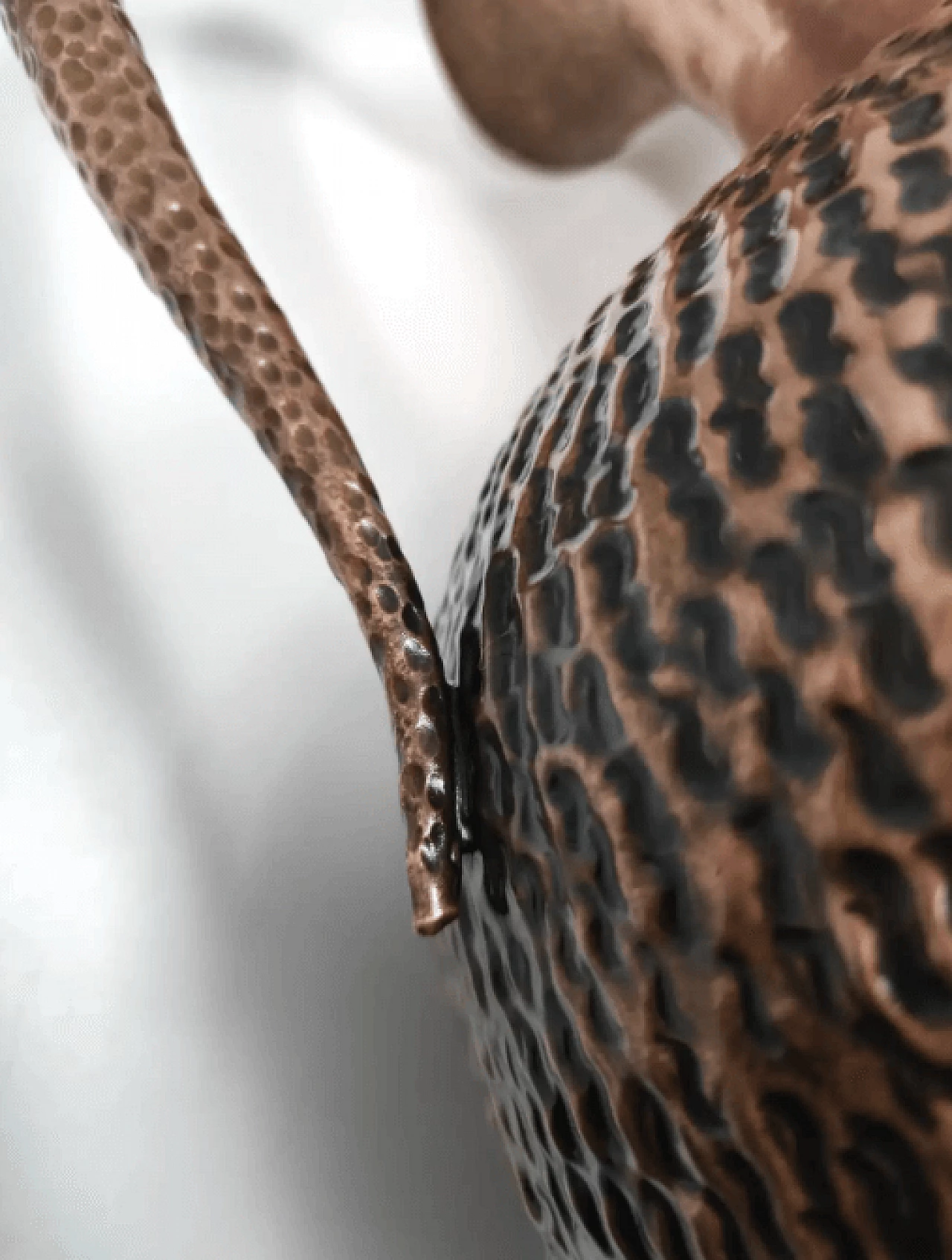 Brocca in rame sbalzato di Egidio Casagrande, anni '50 6