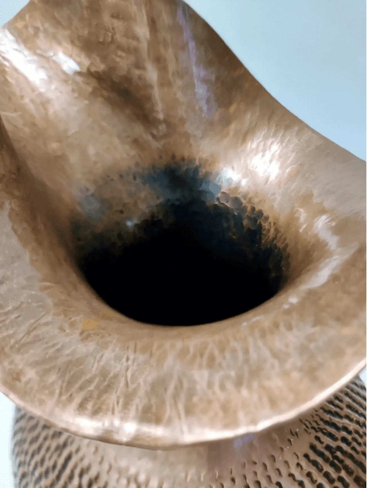 Brocca in rame sbalzato di Egidio Casagrande, anni '50 9