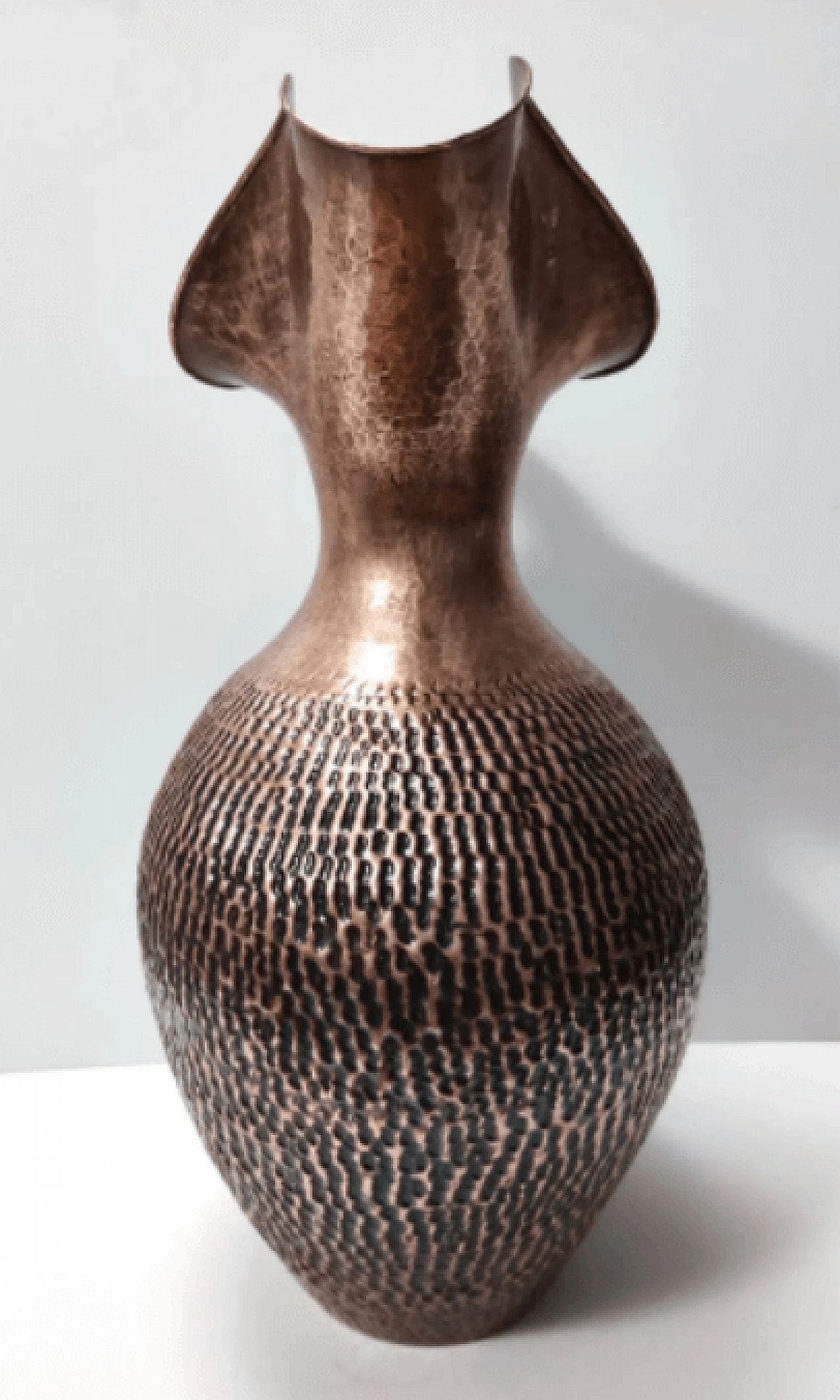 Brocca in rame sbalzato di Egidio Casagrande, anni '50 13