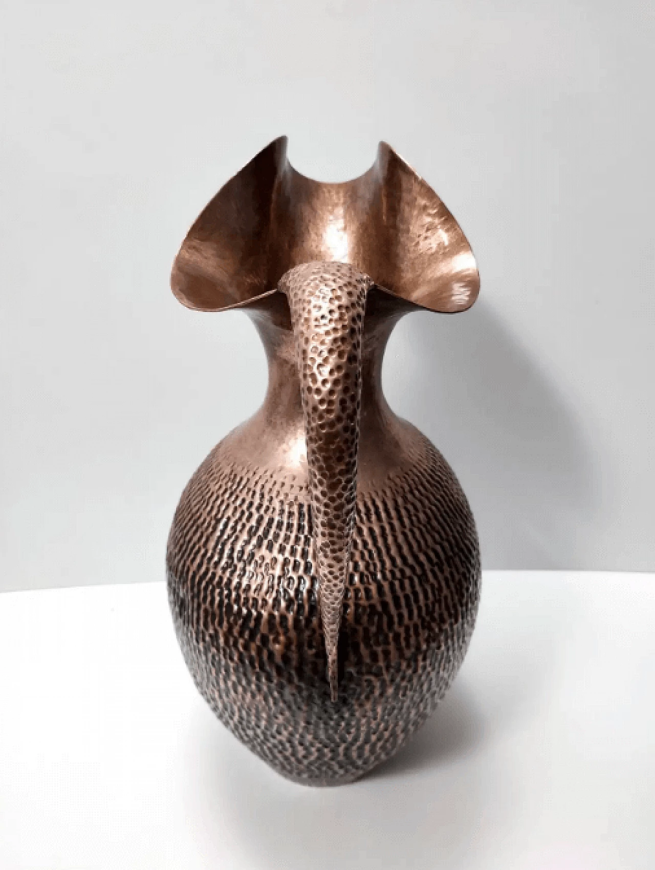 Brocca in rame sbalzato di Egidio Casagrande, anni '50 16