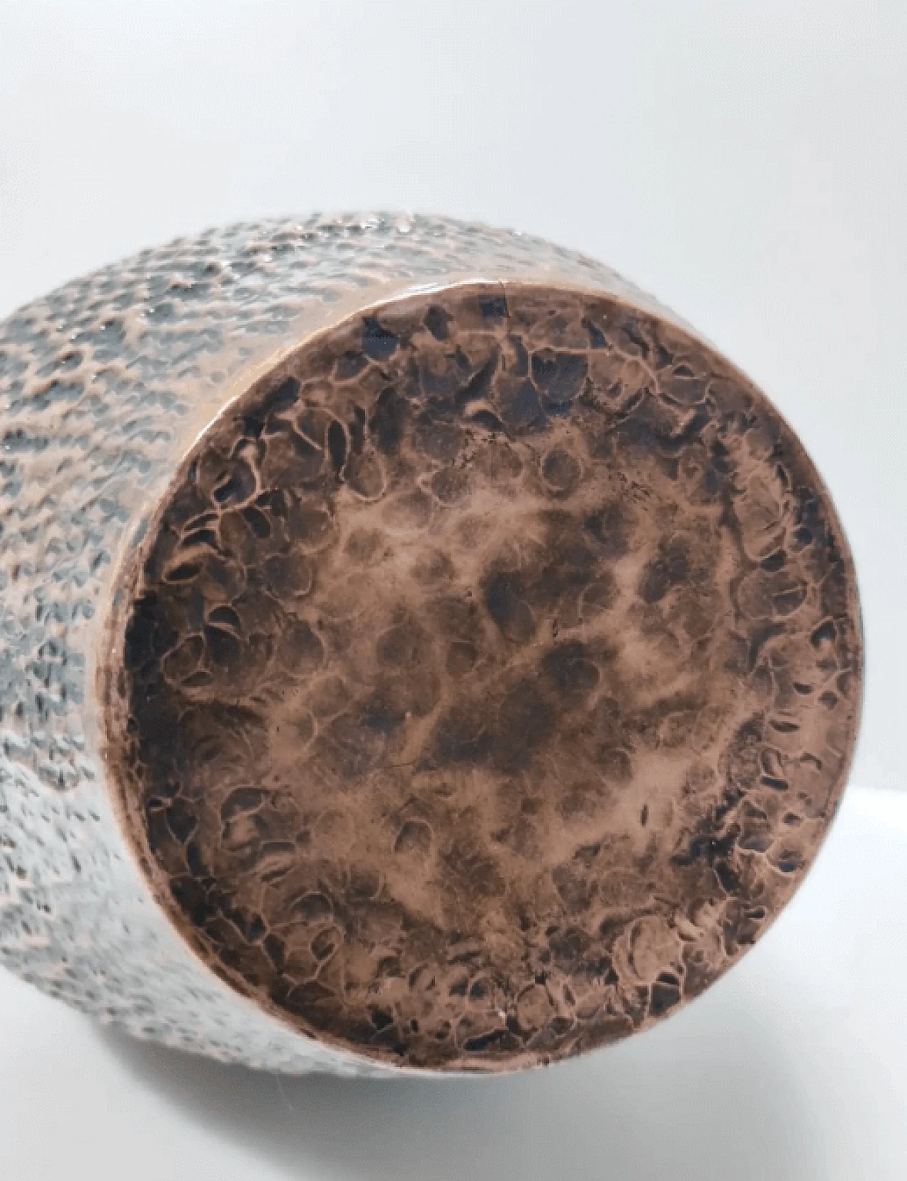 Brocca in rame sbalzato di Egidio Casagrande, anni '50 17