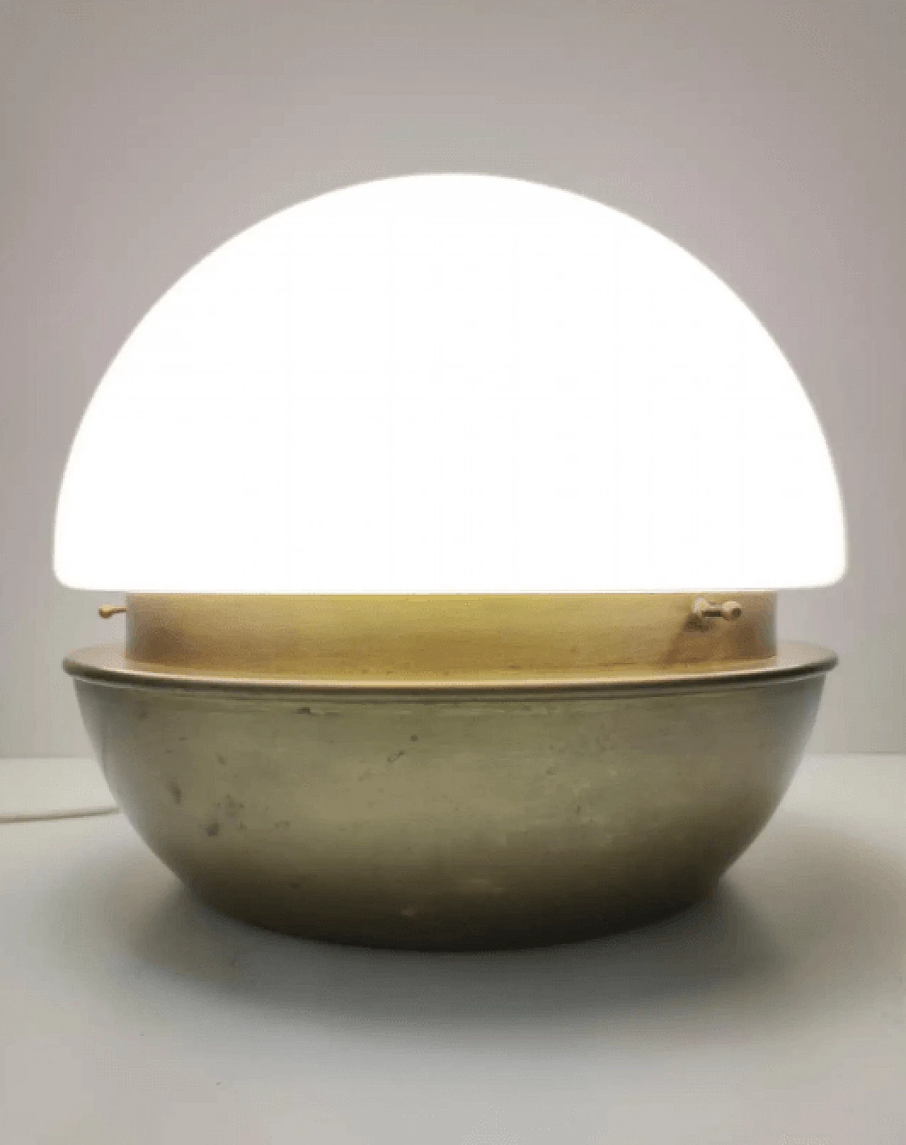 Murano opaline glass and brass table lamp, 1980s 3