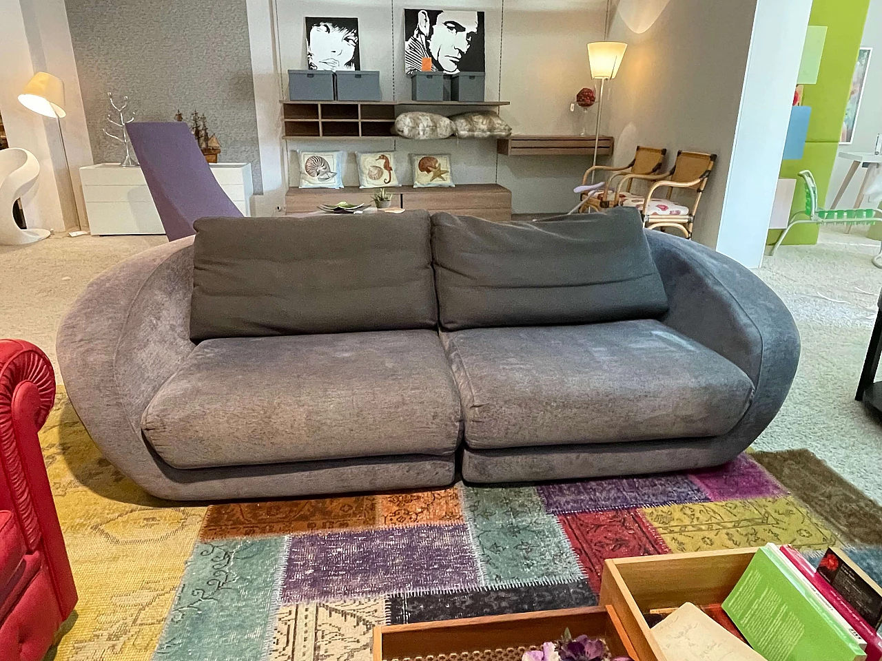 Divano in tessuto grigio di Roche Bobois 4