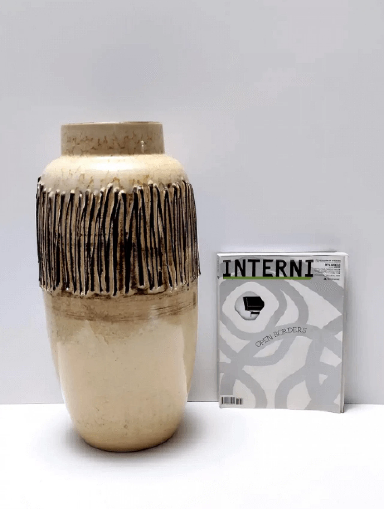 Vaso in ceramica smaltata beige e nera, anni '70 3