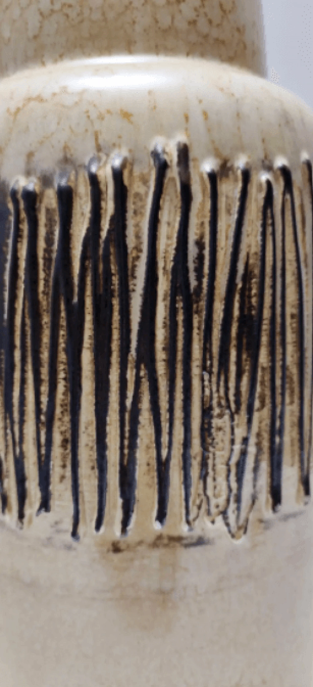 Vaso in ceramica smaltata beige e nera, anni '70 7