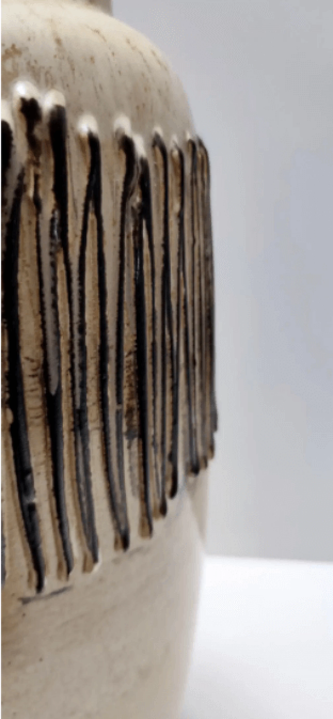 Vaso in ceramica smaltata beige e nera, anni '70 8