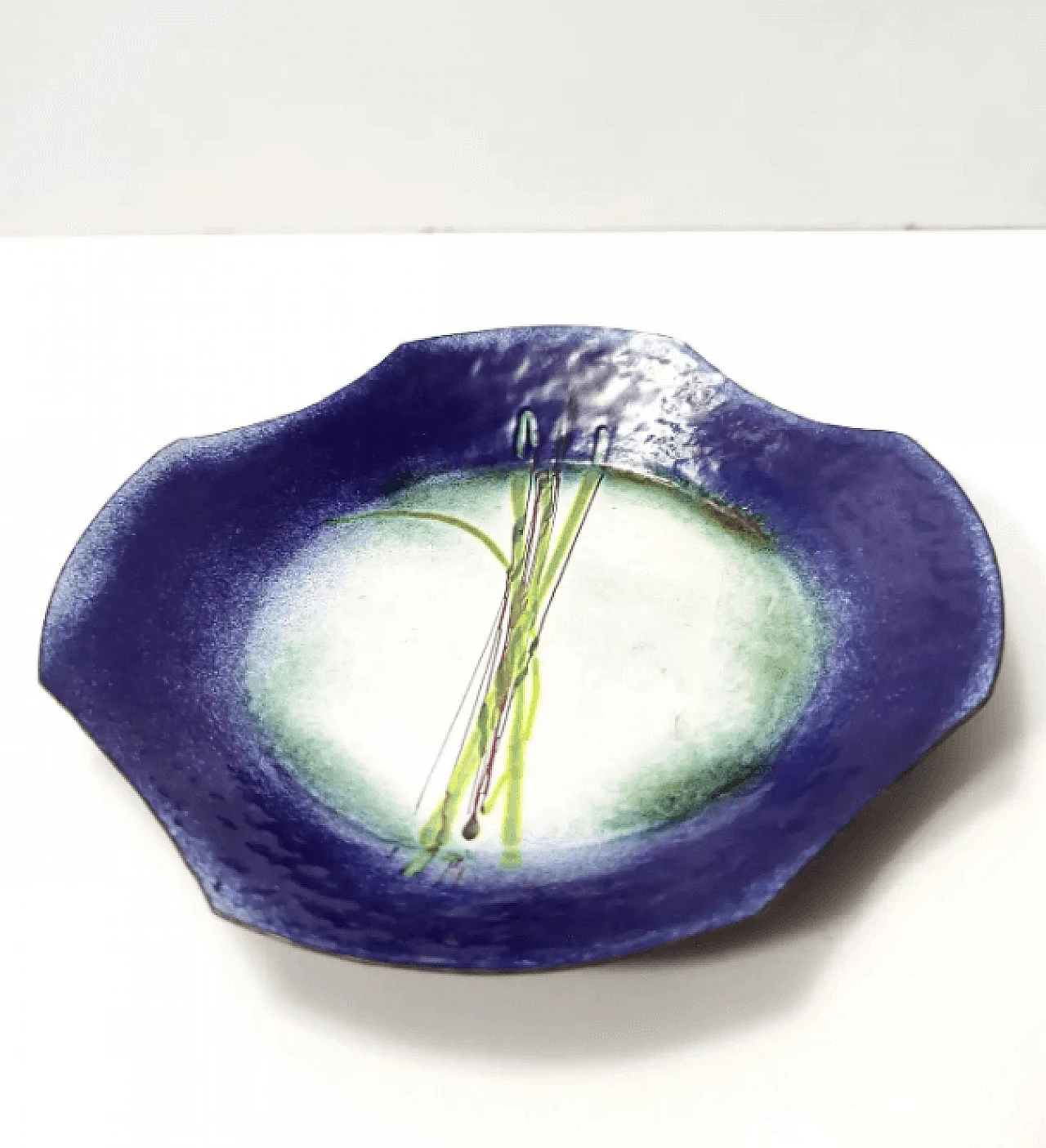 Vide-poche in rame blu, verde e bianco attribuibile a Paolo de Poli, anni '60 4