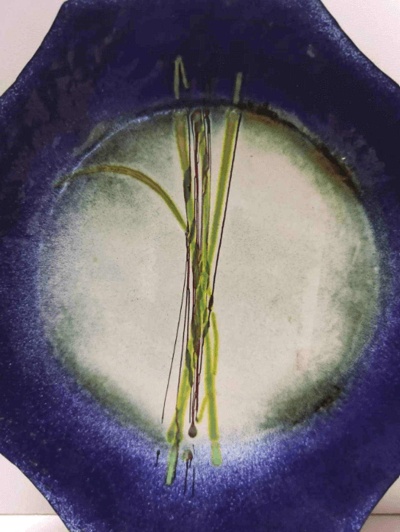 Vide-poche in rame blu, verde e bianco attribuibile a Paolo de Poli, anni '60 6