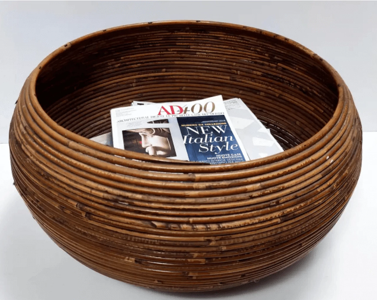 Wicker and beech round magazine rack with wheels, 1970s 4