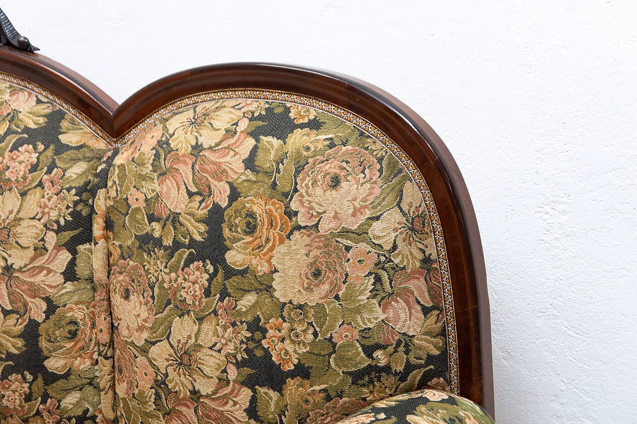 Upholstered walnut and floral fabric sofa, 20th century 5