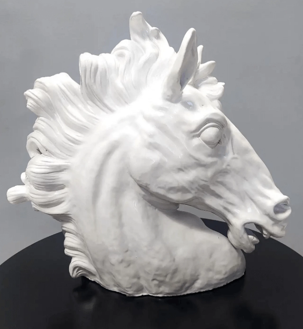 Sculpture depicting a terracotta horse's head, 1980s 4
