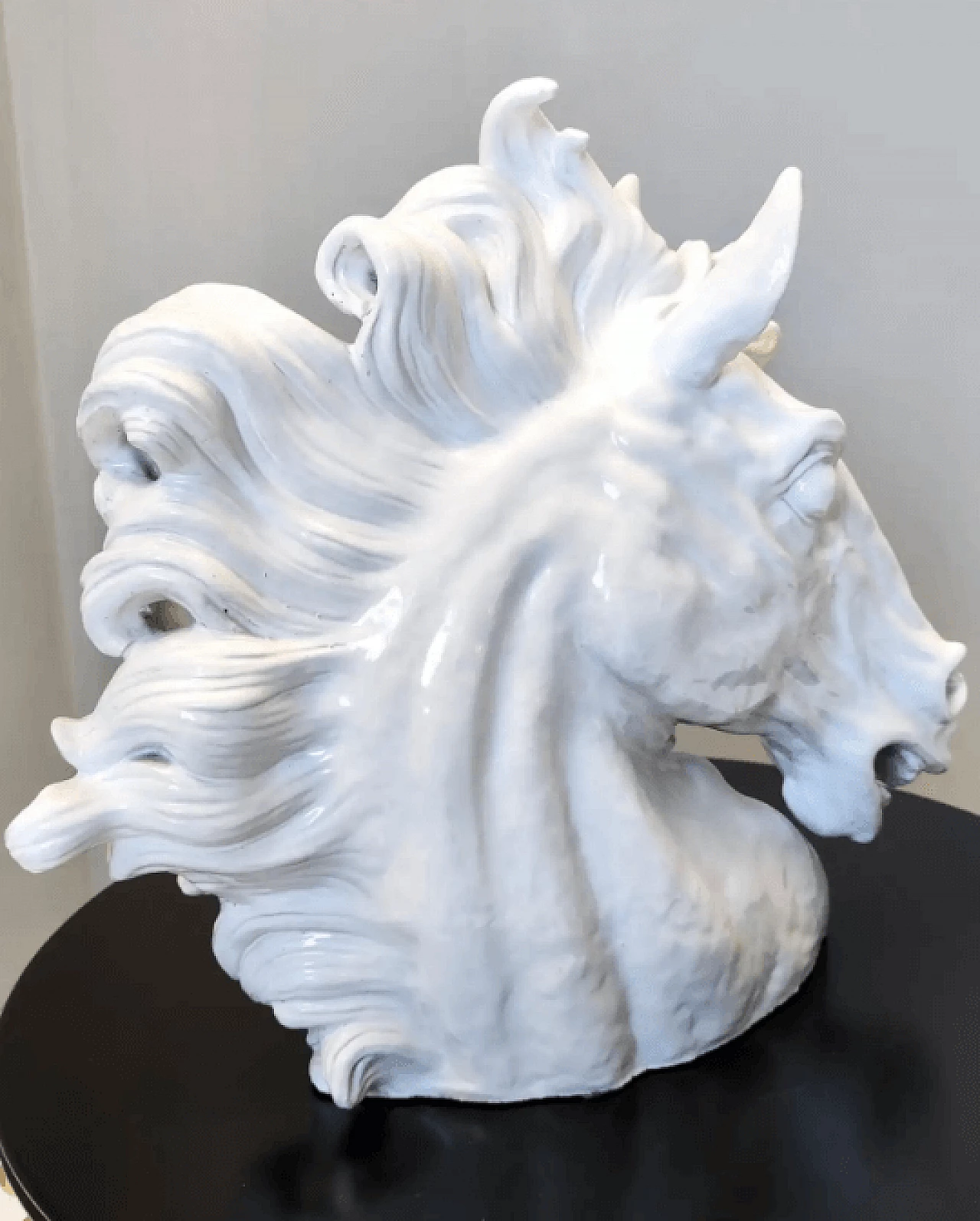Sculpture depicting a terracotta horse's head, 1980s 5