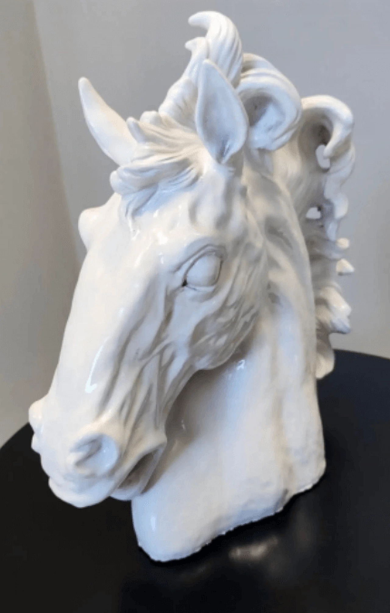 Sculpture depicting a terracotta horse's head, 1980s 10