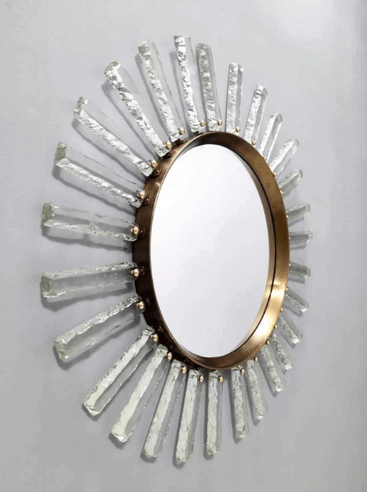 Specchio da parete in vetro martellato e ottone a forma di sole 7