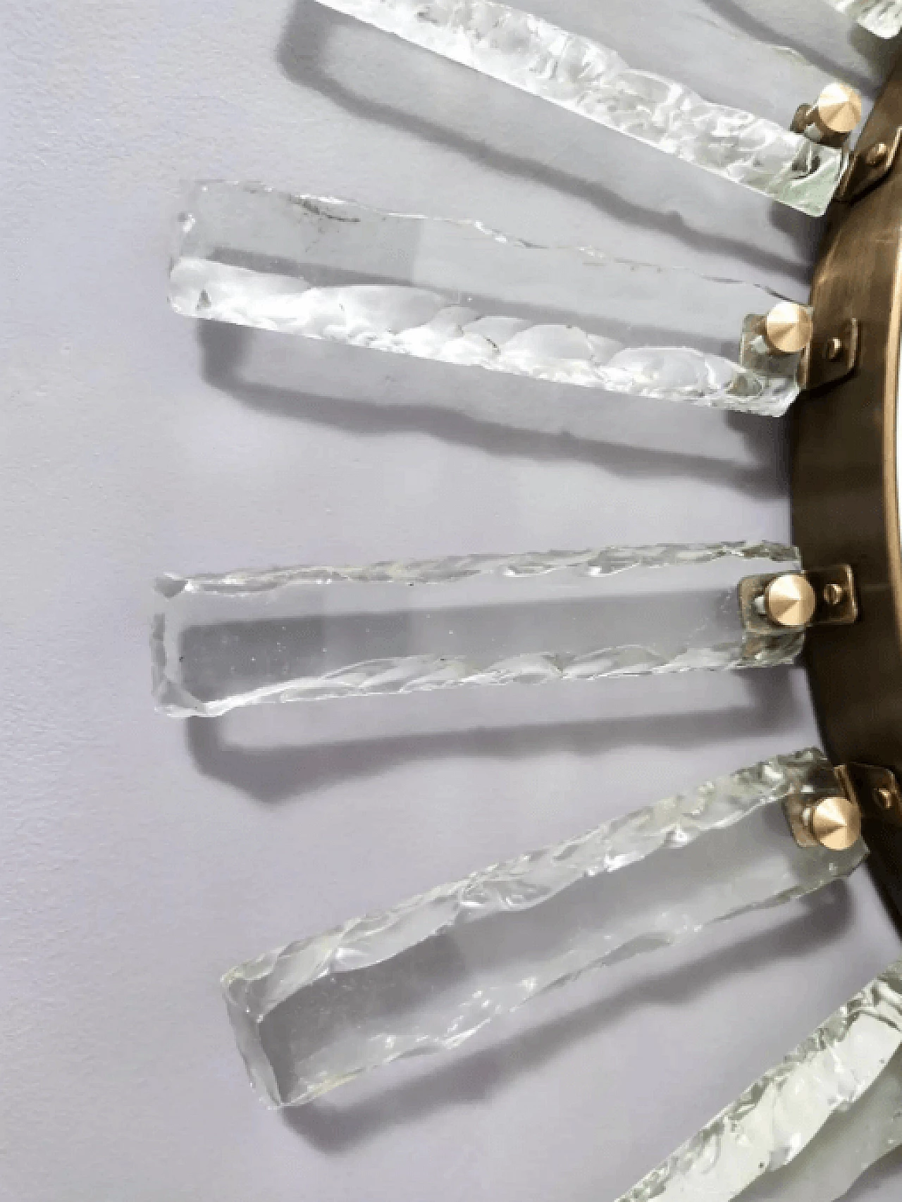 Specchio da parete in vetro martellato e ottone a forma di sole 13