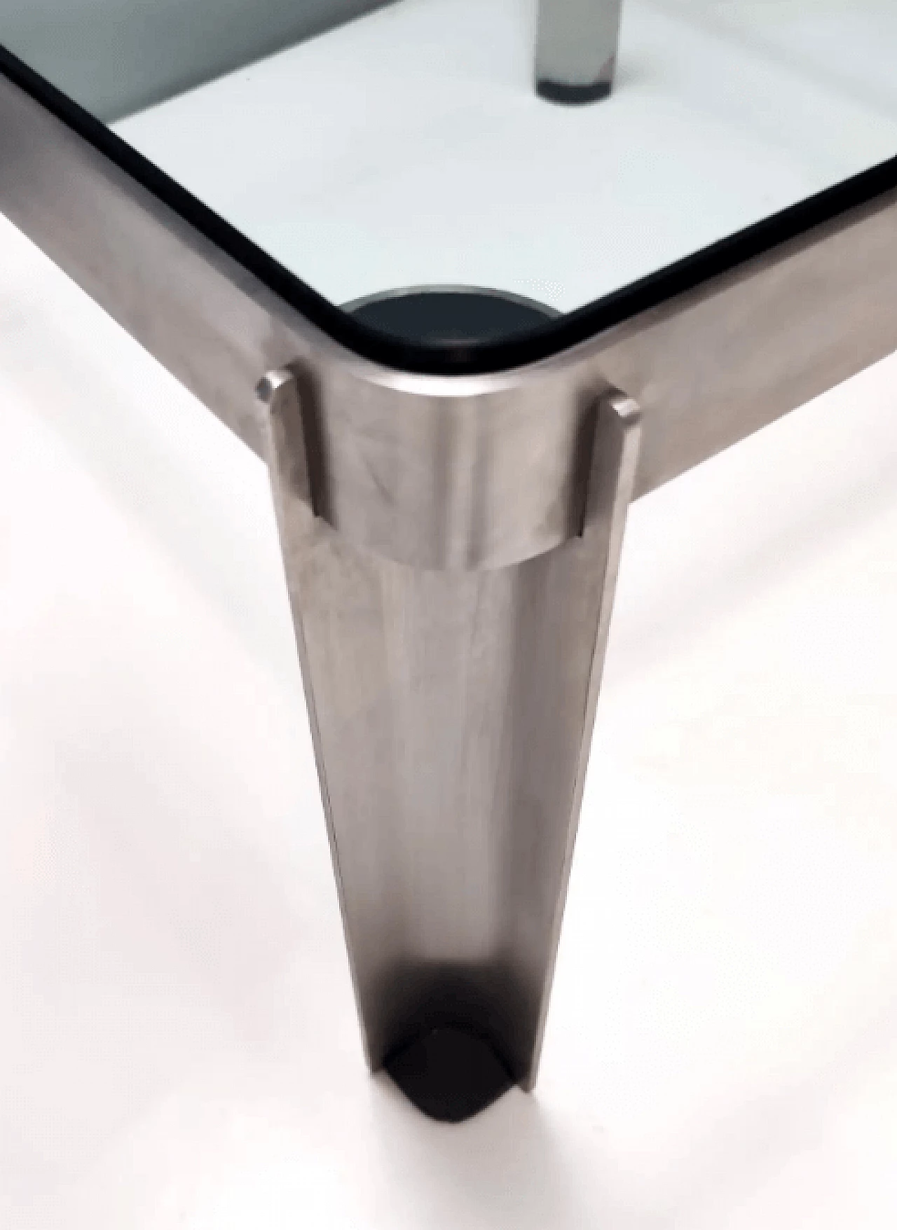 Tavolino in acciaio e cristallo T113 di Osvaldo Borsani, anni '70 7