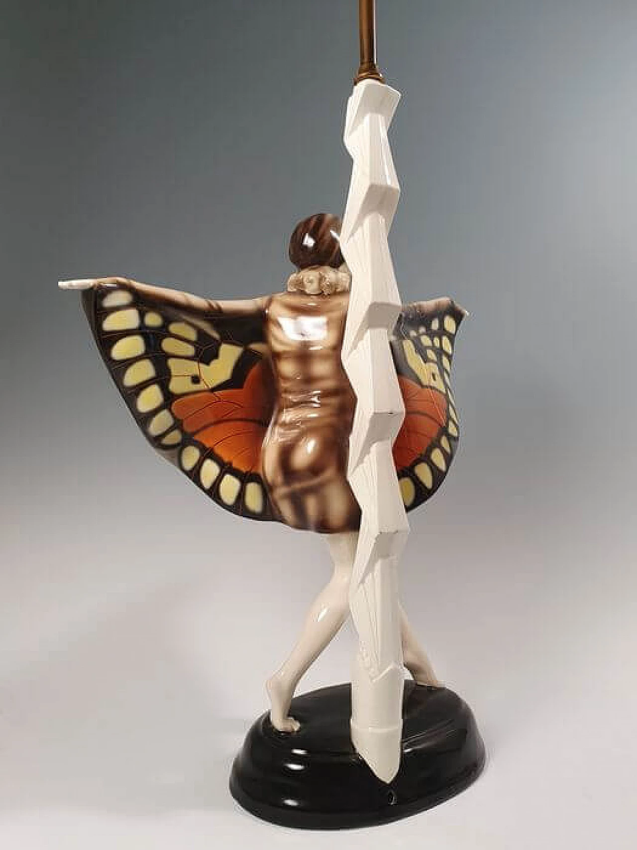 Lampada in ceramica Goldscheider a forma di ballerina firmata Lorenzi, '900 10