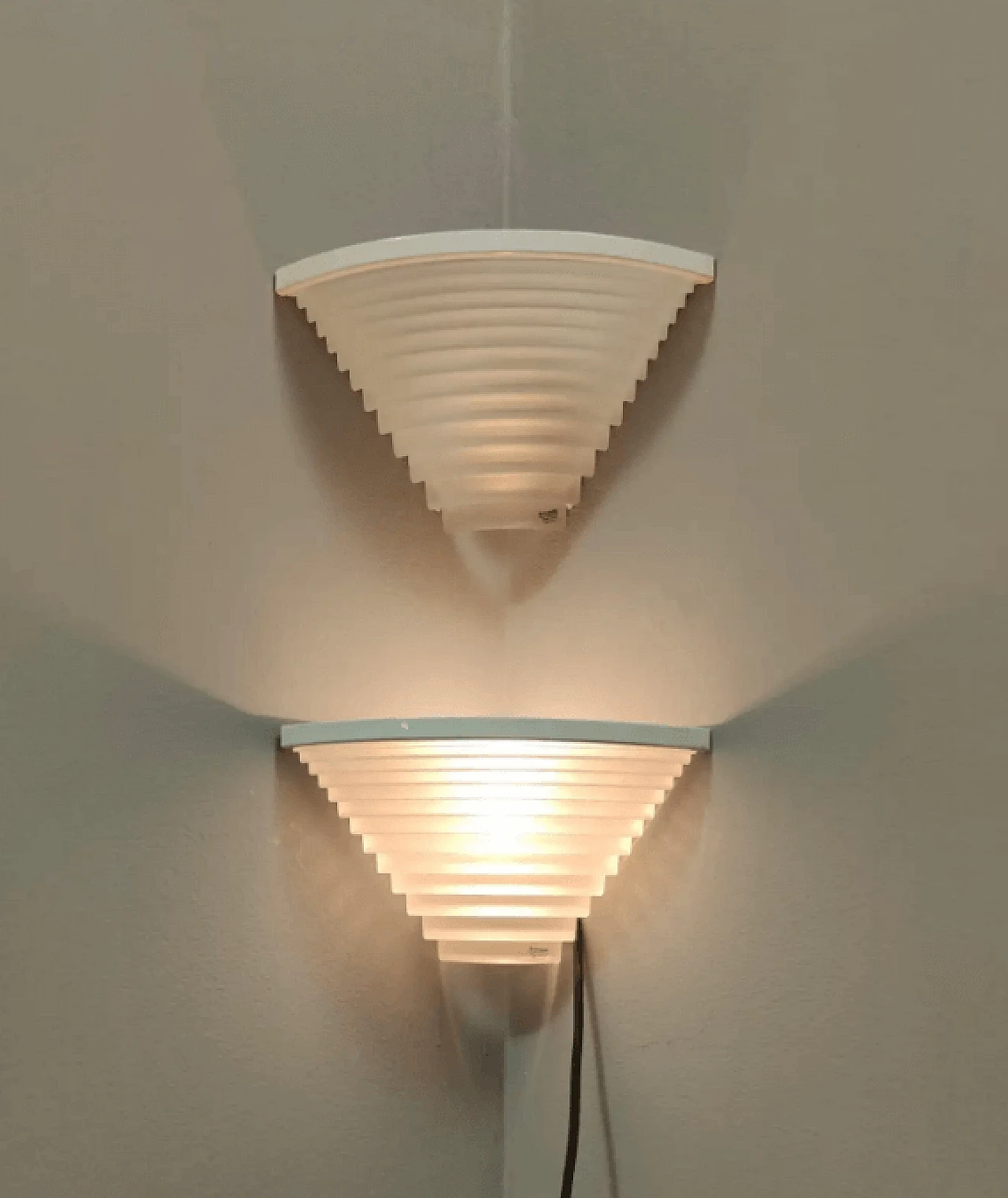 Coppia di applique Egisto di Angelo Mangiarotti per Artemide, anni '80 3