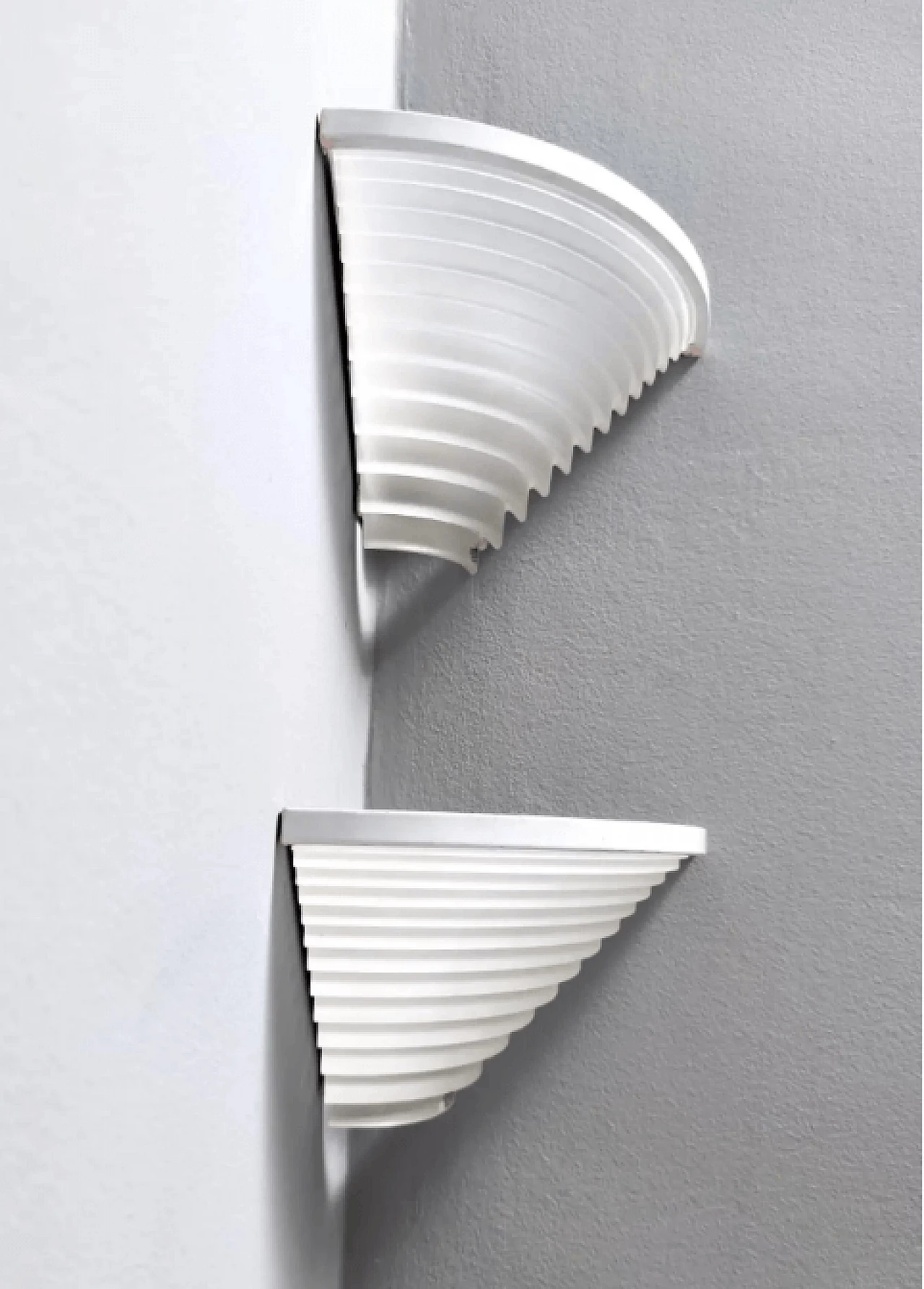 Pair of Egisto wall sconces by Angelo Mangiarotti for Artemide, 1980s 4