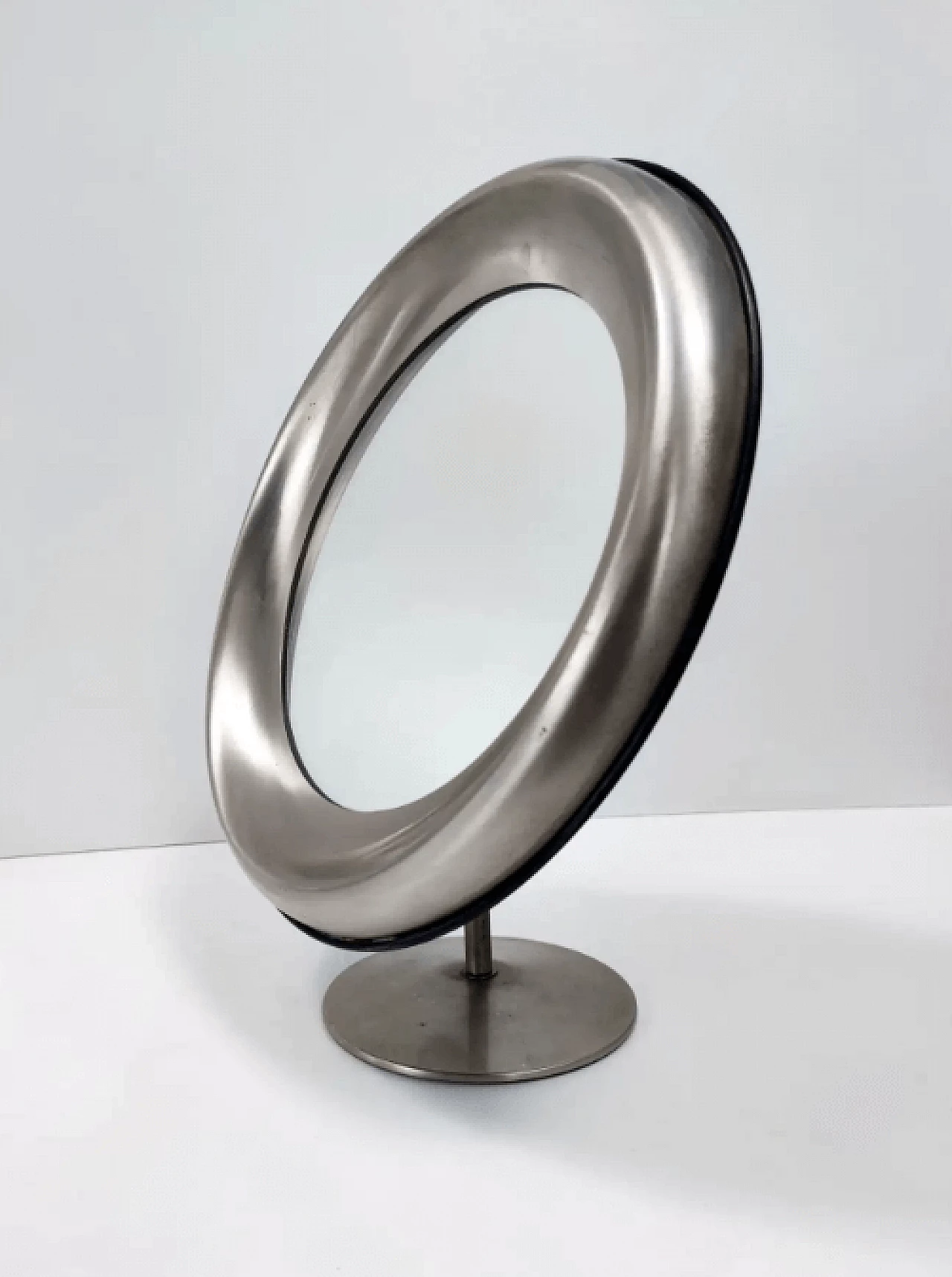 Round dressing table mirror in anodized brass, 1970s 9