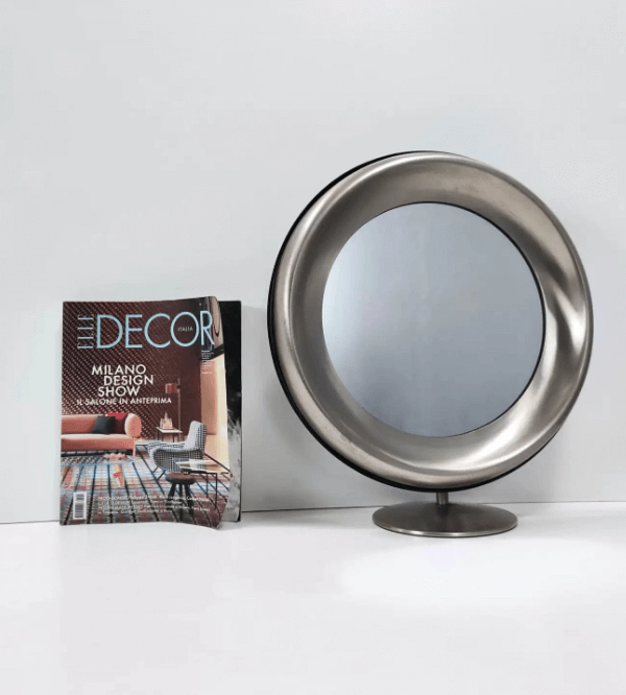 Round dressing table mirror in anodized brass, 1970s 11