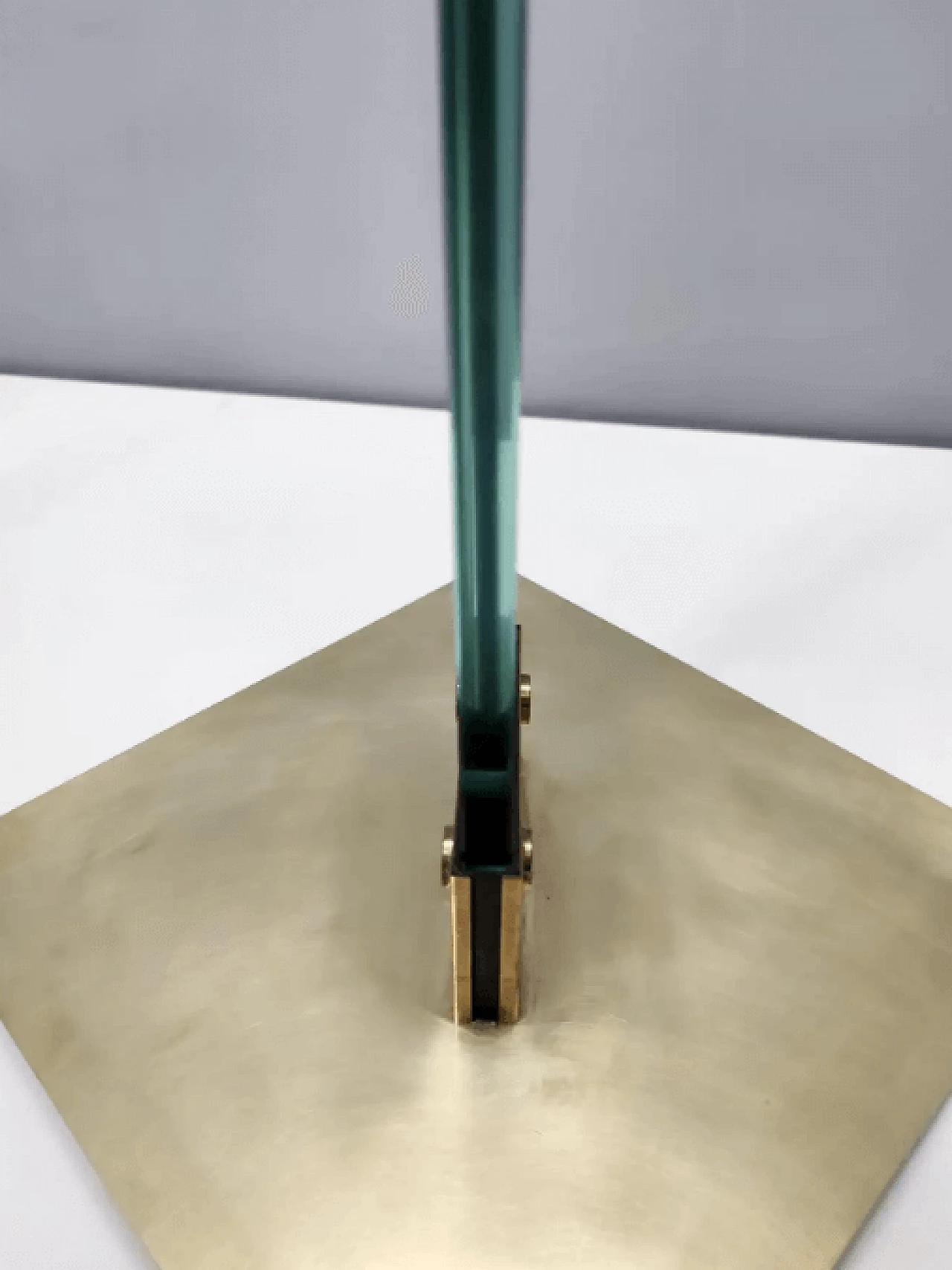 Floor lamp made of glass, brass and painted metal, 1980s 9