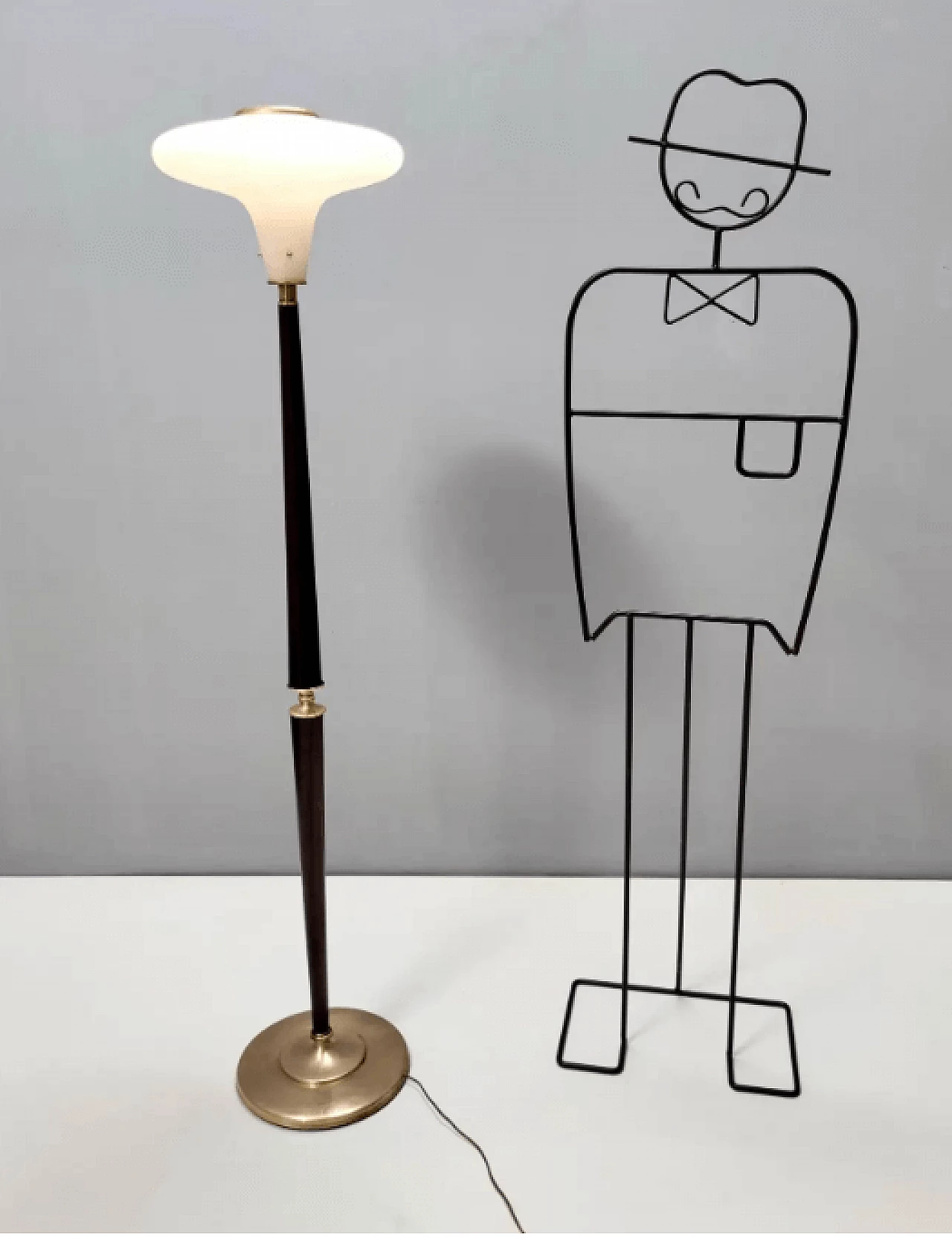 Floor lamp made of glass, wood and brass, 1950s 3