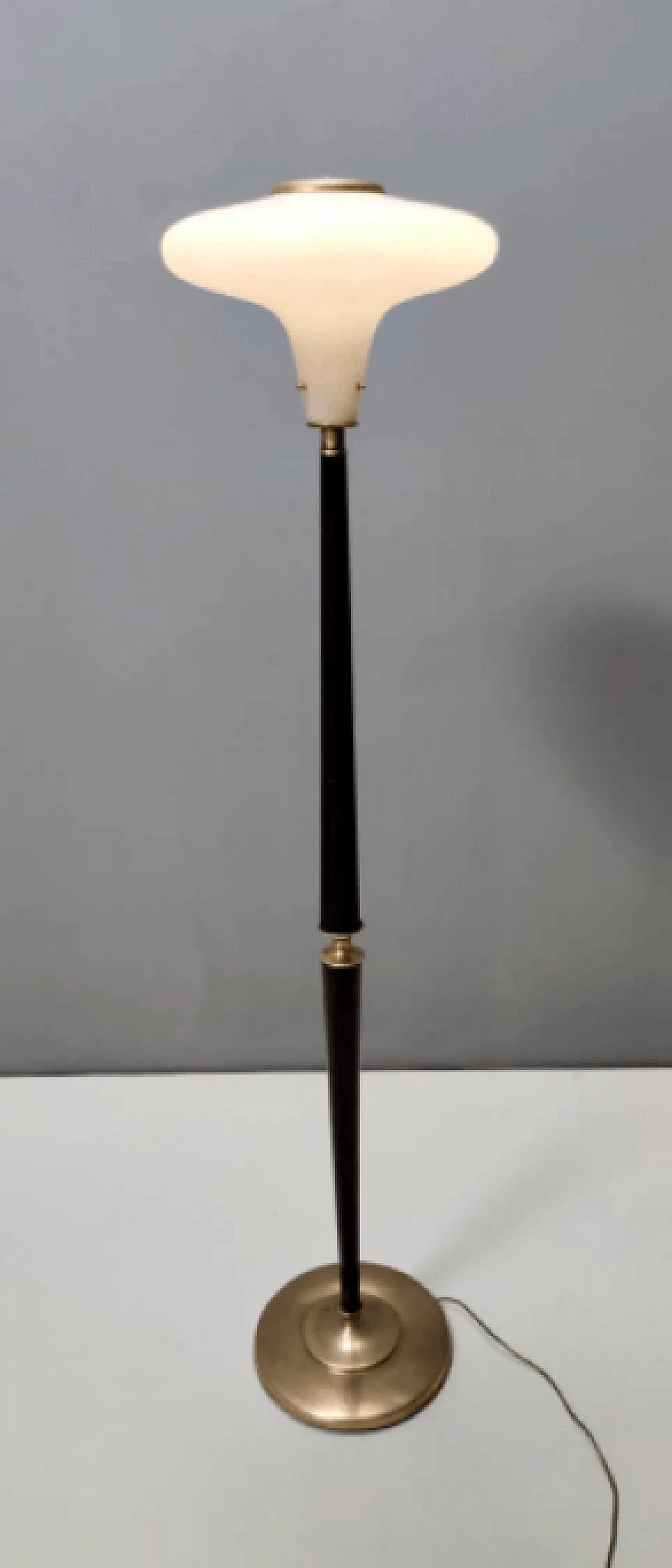 Floor lamp made of glass, wood and brass, 1950s 5