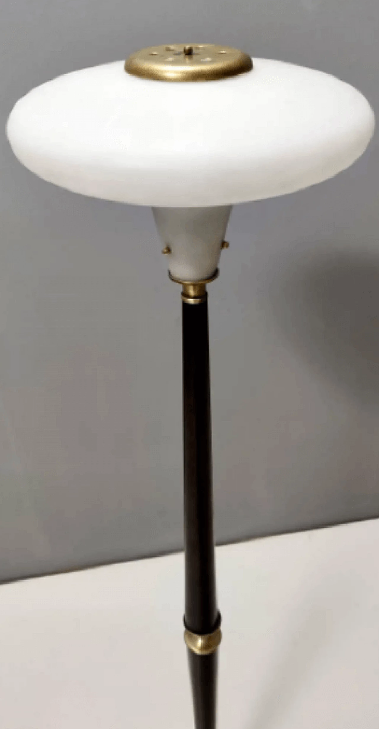 Floor lamp made of glass, wood and brass, 1950s 6