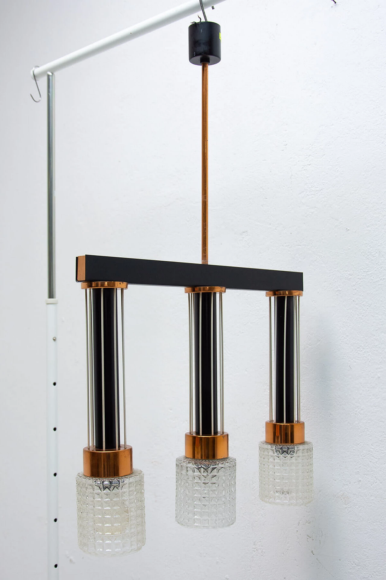 Brutalism-style lamp in glass and brass, 1970s 6