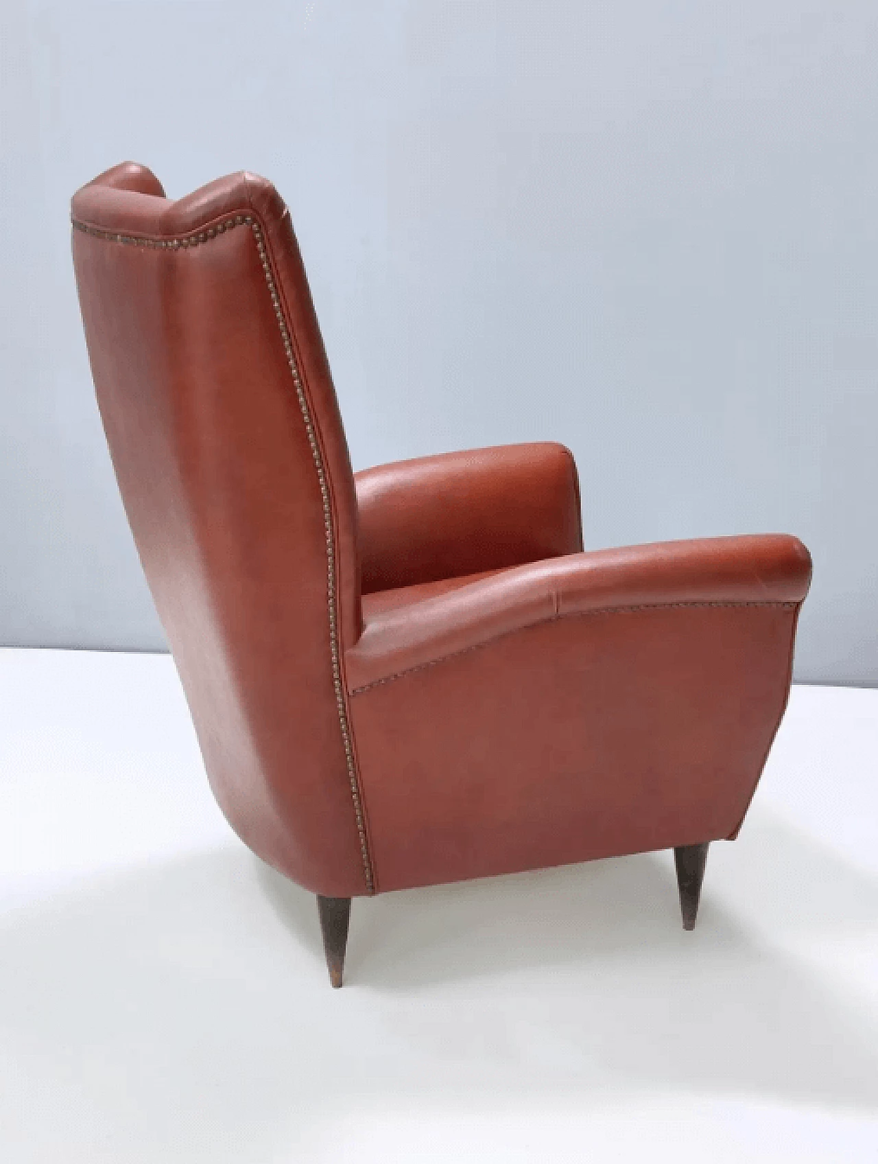 Poltrona in skai nello stile di Gio Ponti per ISA, anni '50 6