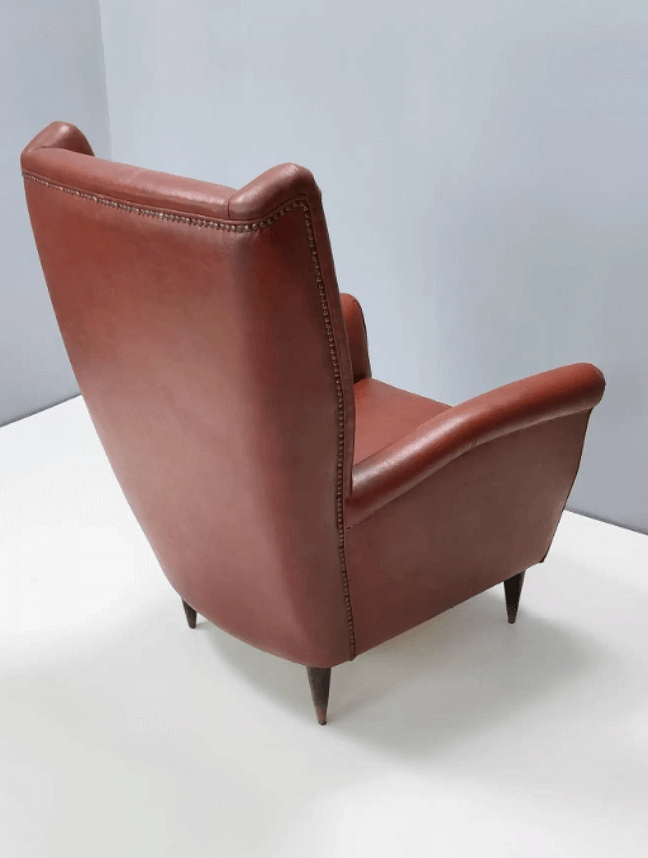 Poltrona in skai nello stile di Gio Ponti per ISA, anni '50 7