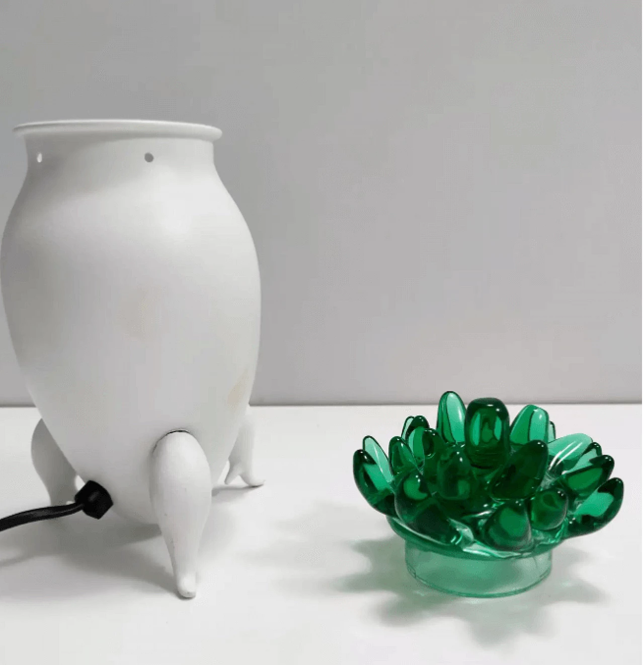 Lampada da tavolo in vetro di Murano verde e alluminio bianco, anni '80 7