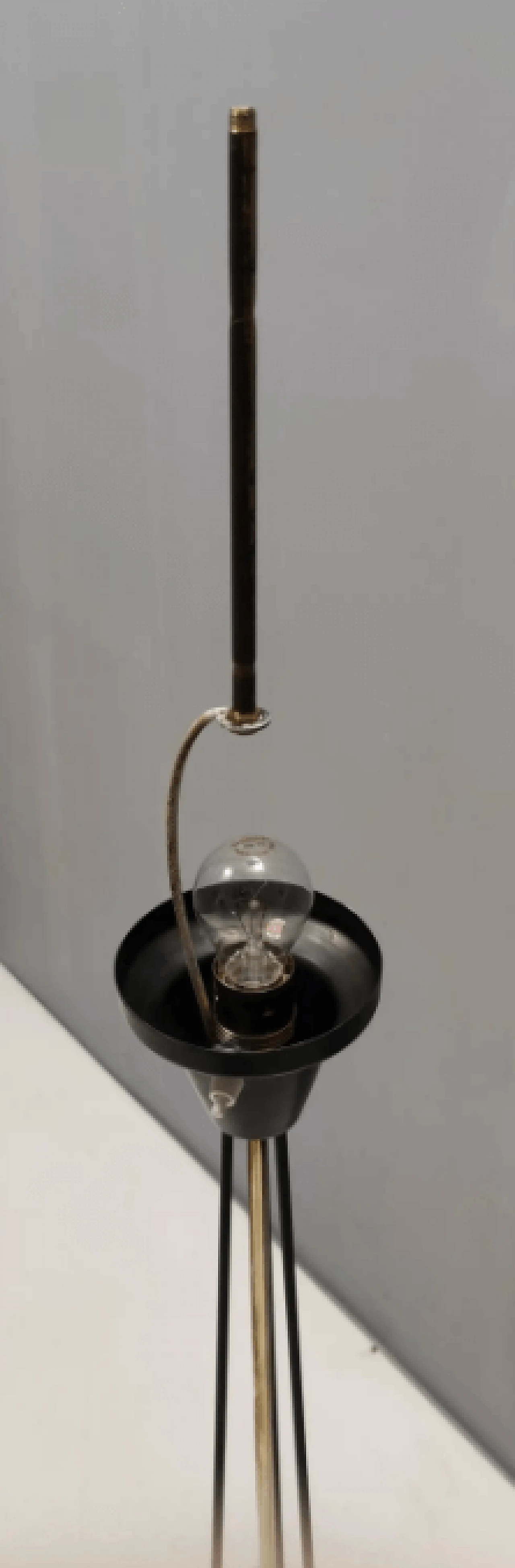 Lampada da terra in vetro opalino e ferro di Stilnovo, anni '50 9