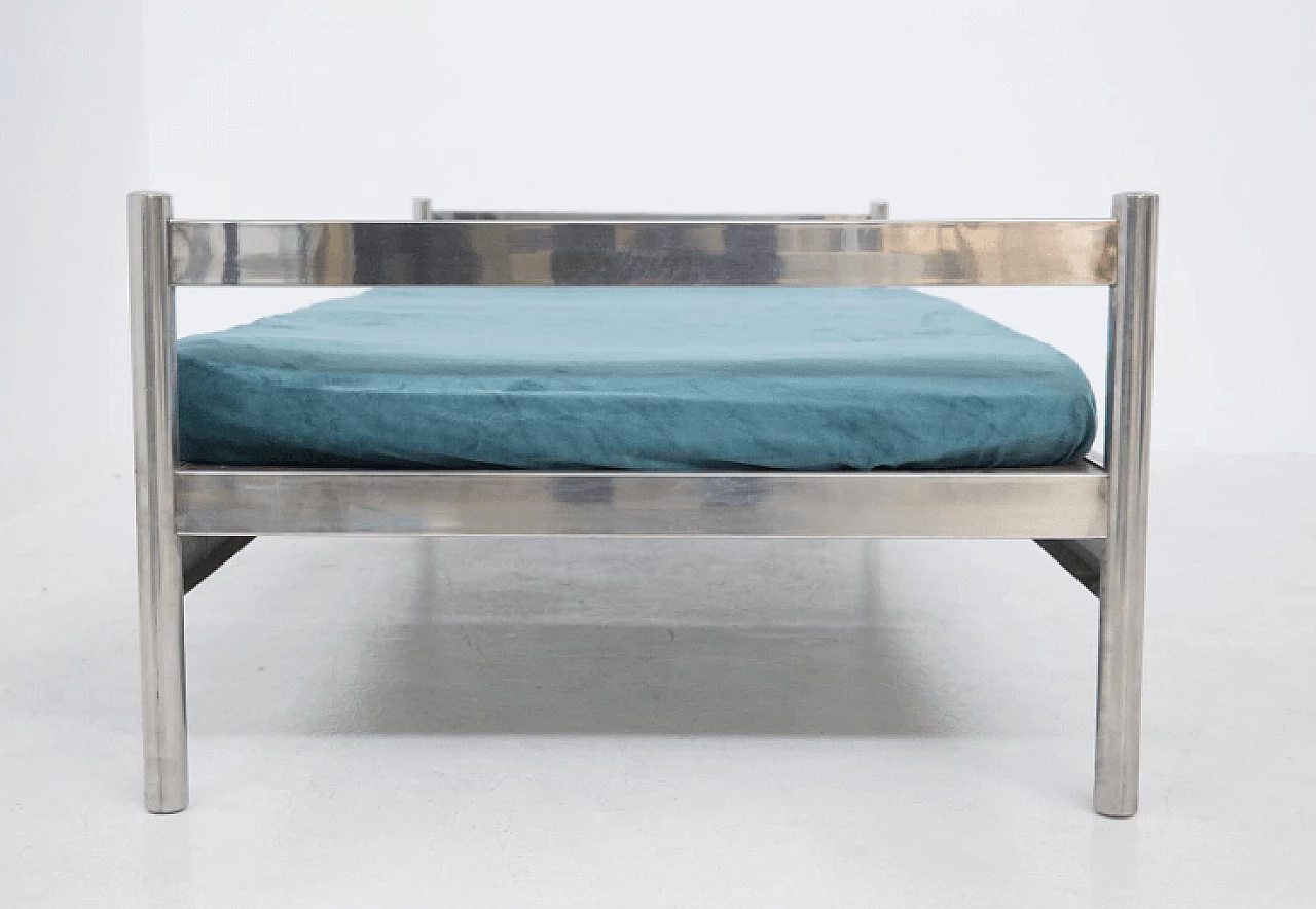 Single steel bed by Luigi Caccia Dominioni for Vips Residence, 1960s. 3