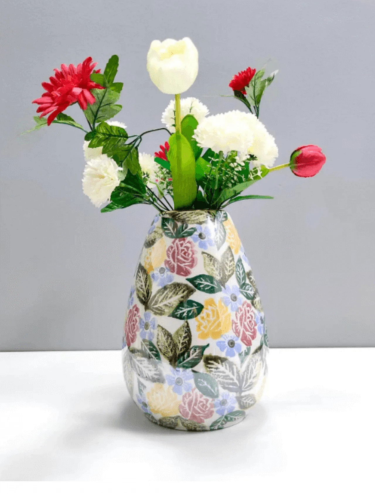 Vaso da fiori in porcellana di Bassano dipinta con motivi floreali, anni '60 2