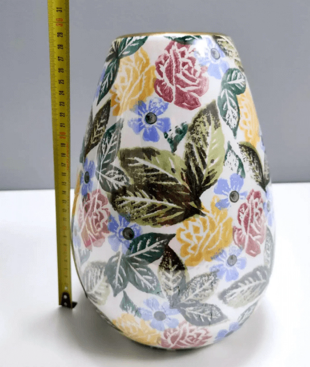 Vaso da fiori in porcellana di Bassano dipinta con motivi floreali, anni '60 10
