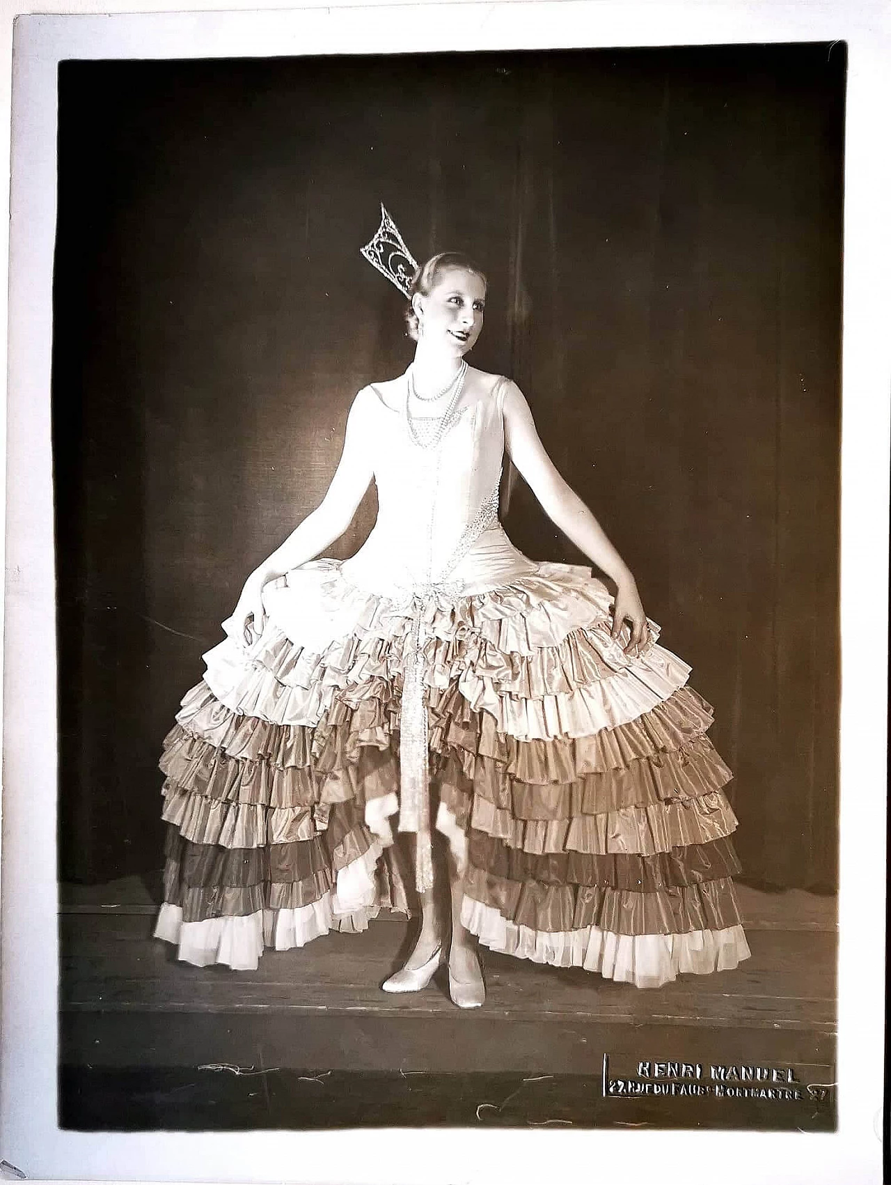 Photo portrait of Simone Mirat in stage dress, by Henri Manuel, 1920s 1