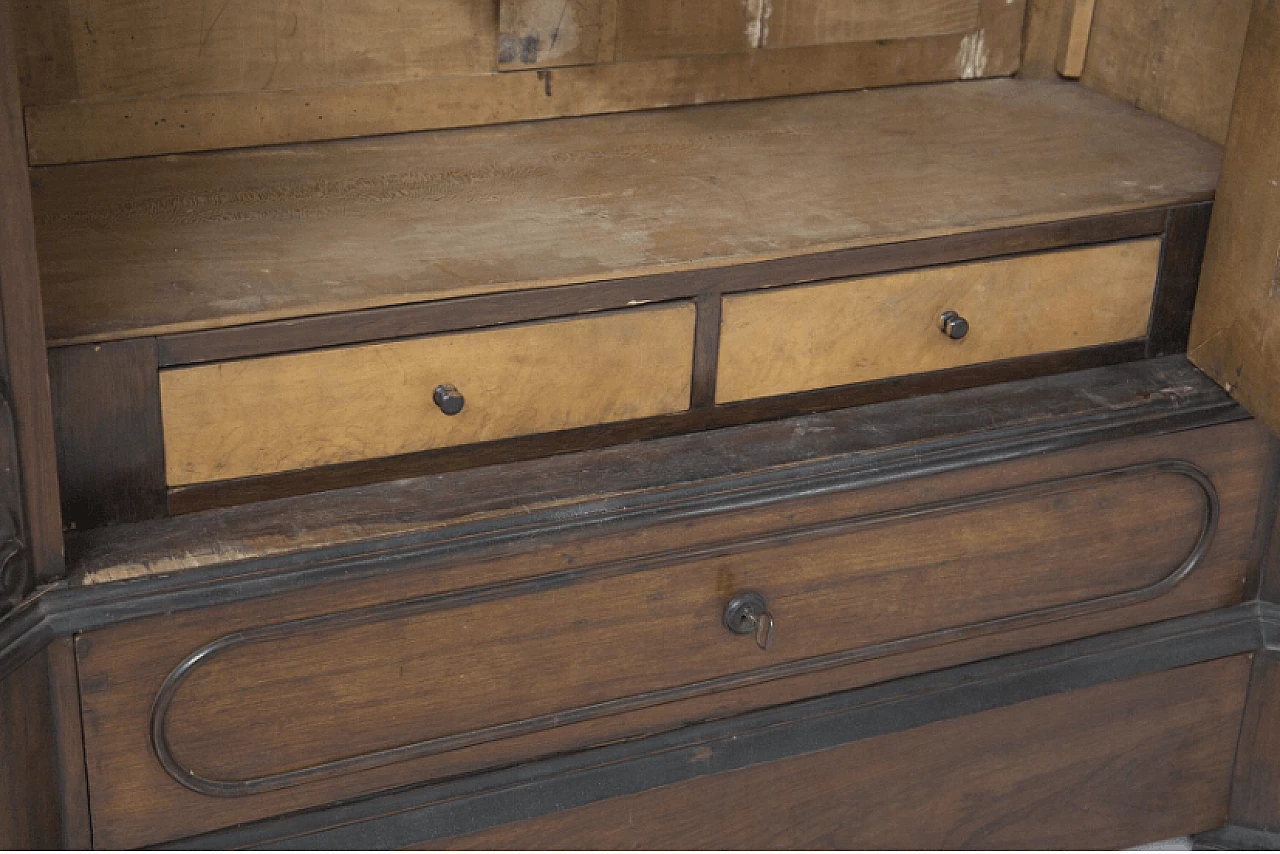 Rococo closet in walnut with brass details, 1700s. 5