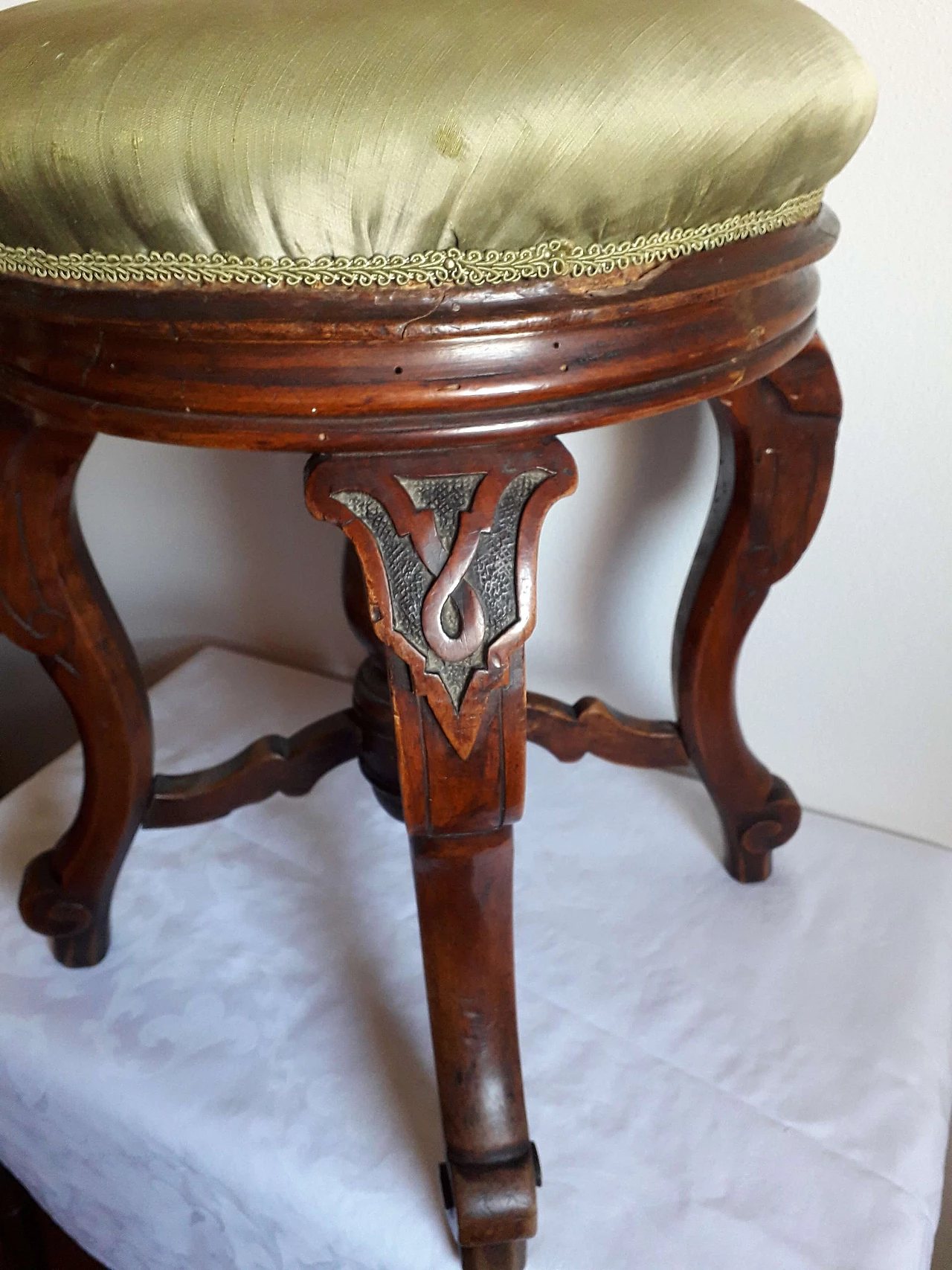 Piano stool in the Napoleon III style, 19th century 2