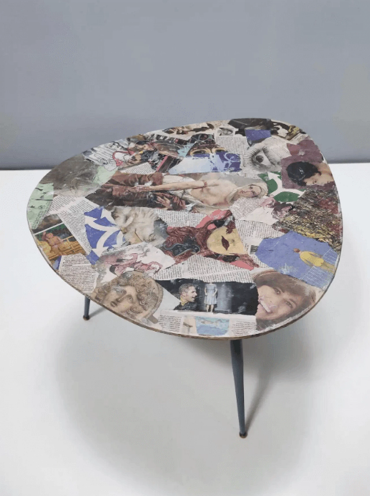 Tavolino triangolare in legno di Carmelo La Gaipa, anni 2000 5