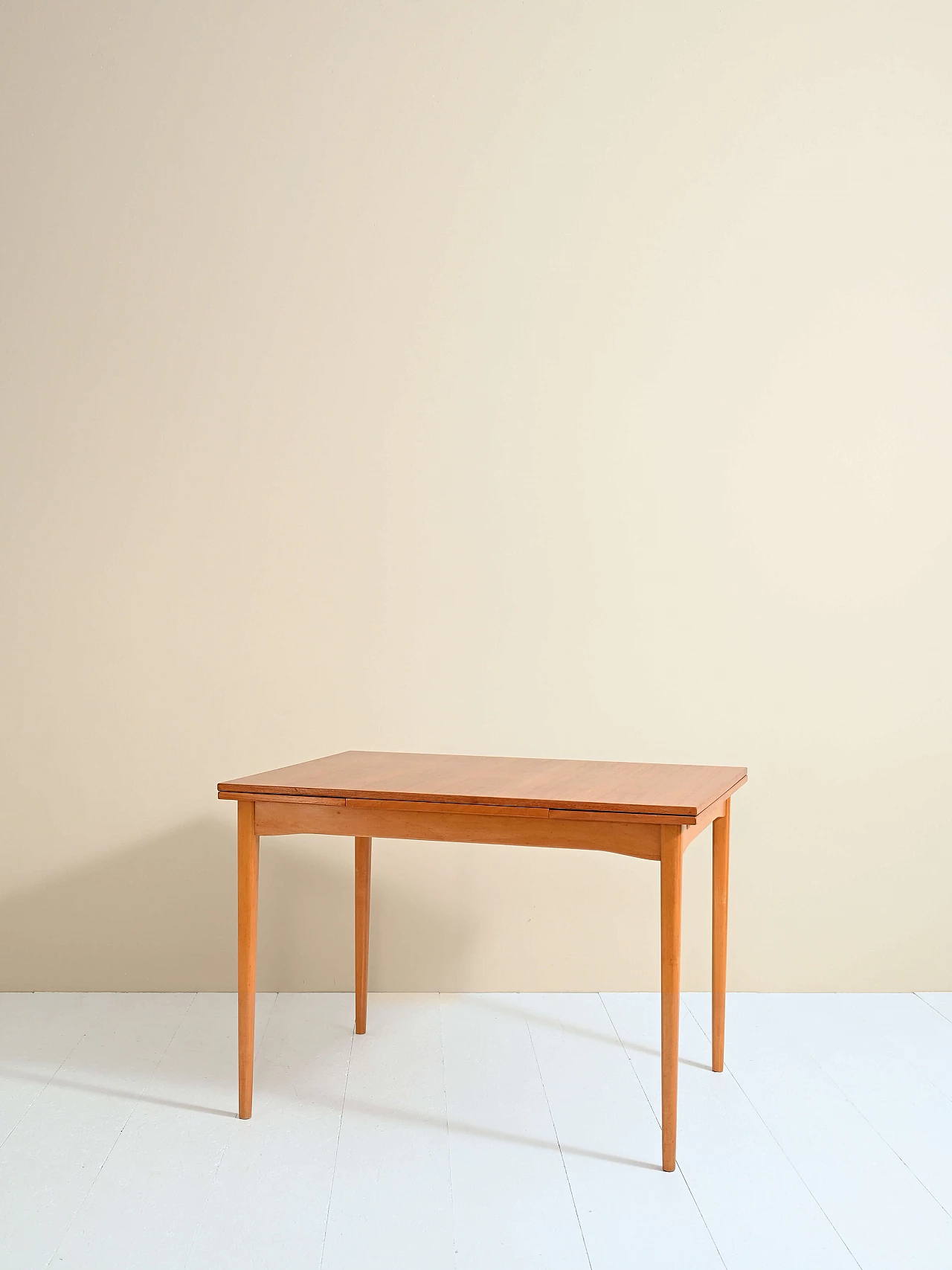 Tavolo da pranzo estendibili in teak stile scandinavo, anni '60 1