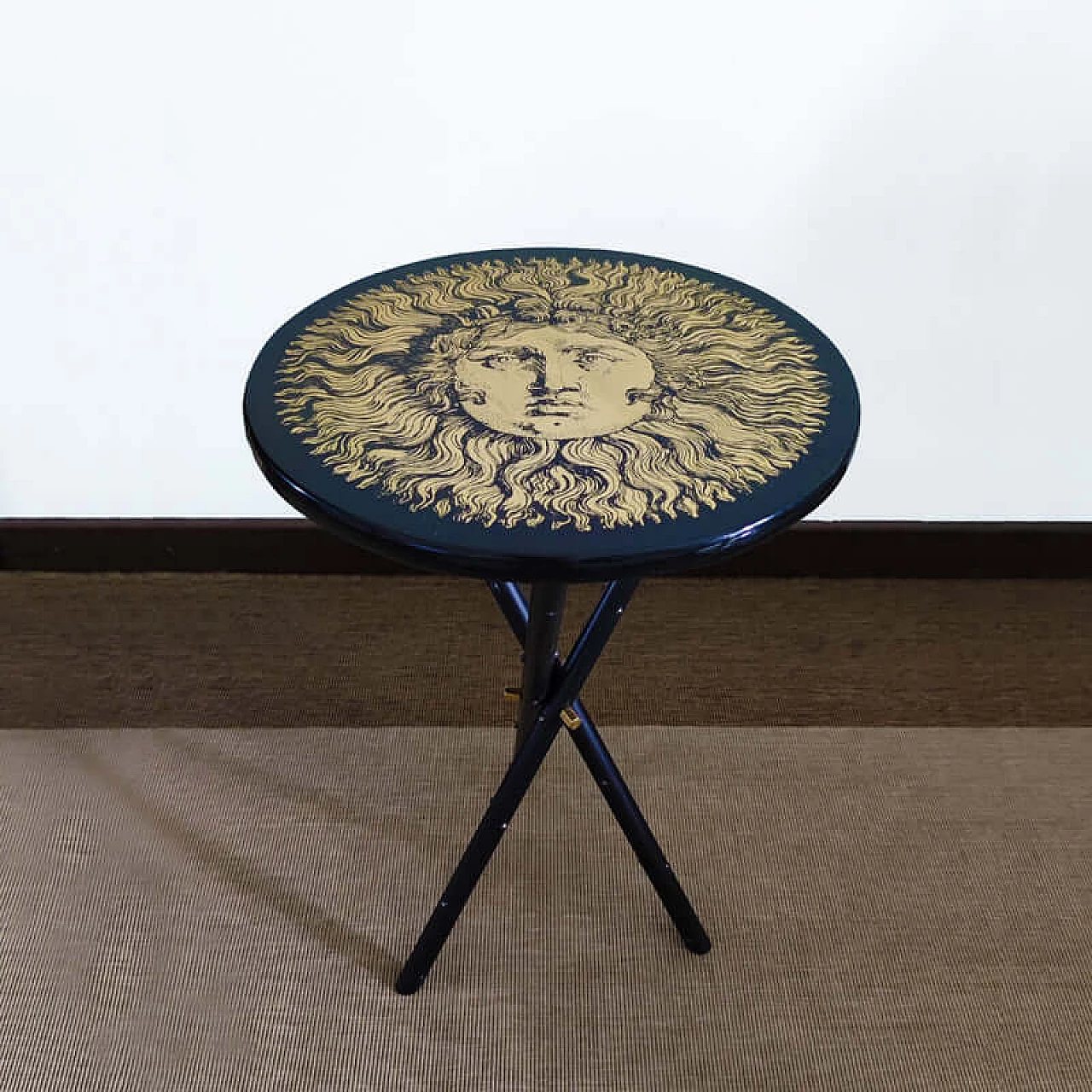 Tavolo di Piero Fornasetti raffigurante il Re Sole Luigi XIV, anni '70 2