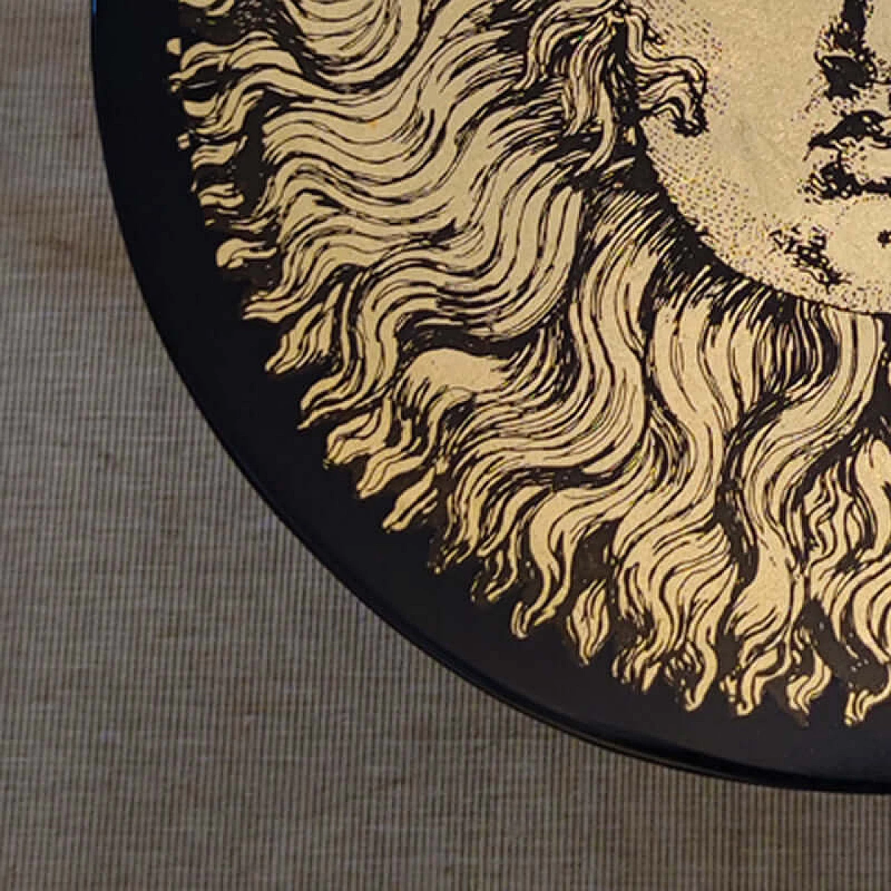 Tavolo di Piero Fornasetti raffigurante il Re Sole Luigi XIV, anni '70 10