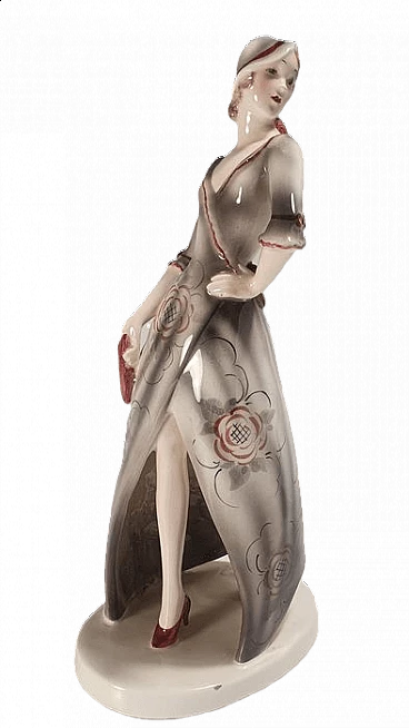 Scultura in ceramica raffigurante una donna di Goldscheider, anni '30